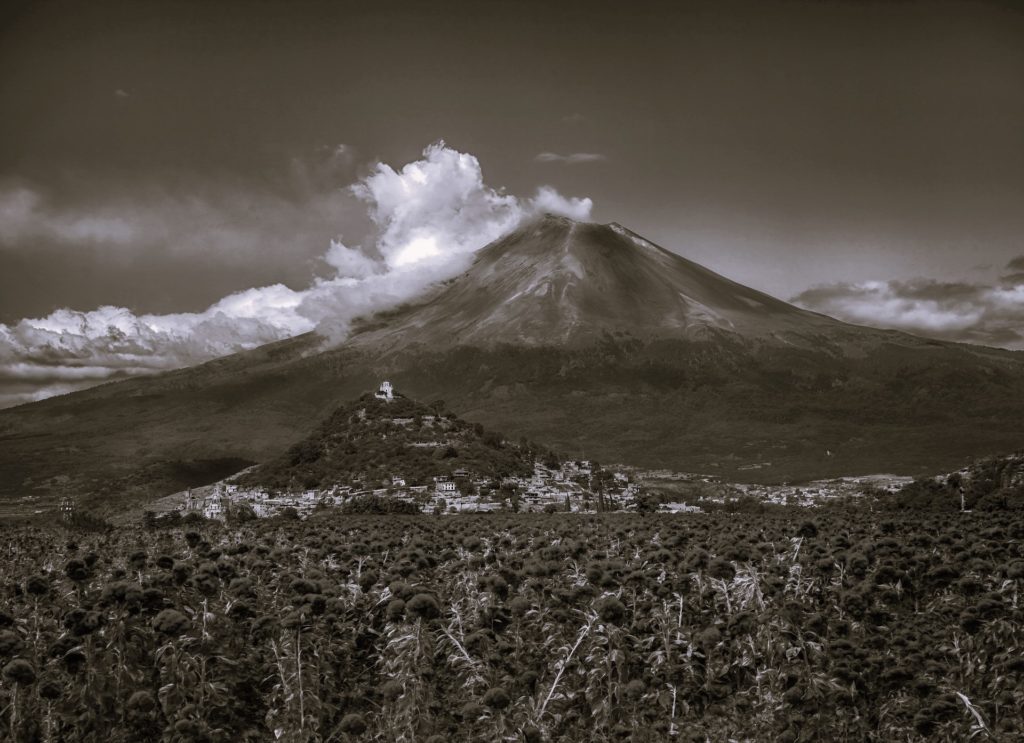 Cerro San Miguel et vue sur le volcan Popocatépetl